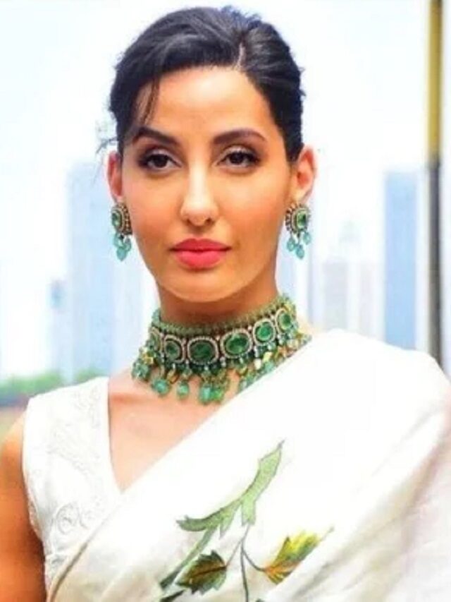 Nora Fatehi is looking very beautiful wearing a sari